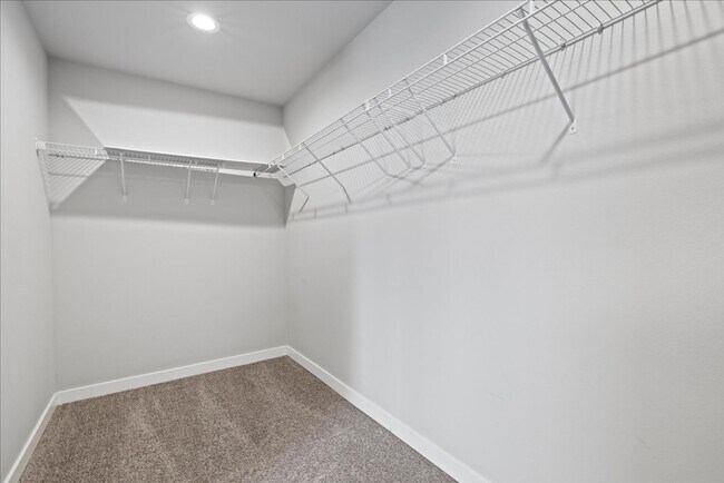 Building Photo - **Move-In Special** Stunning 4 bed, 2.5 bath home with 3 car garage & fully fenced yard!