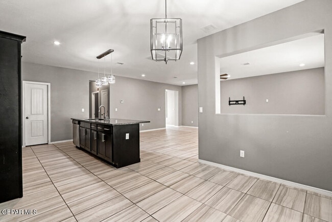 Building Photo - 497 Denim St