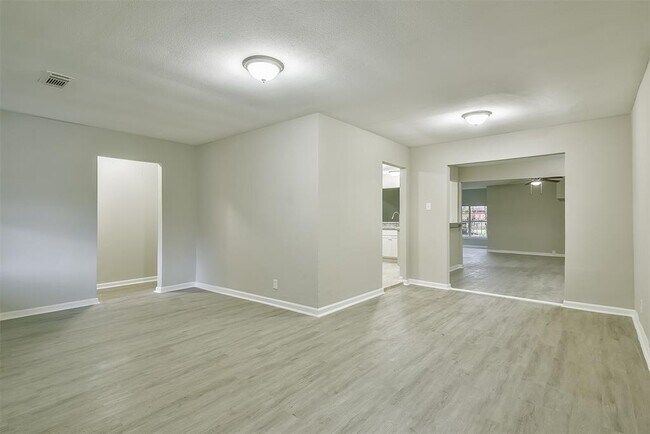 Building Photo - 500 Farrer St