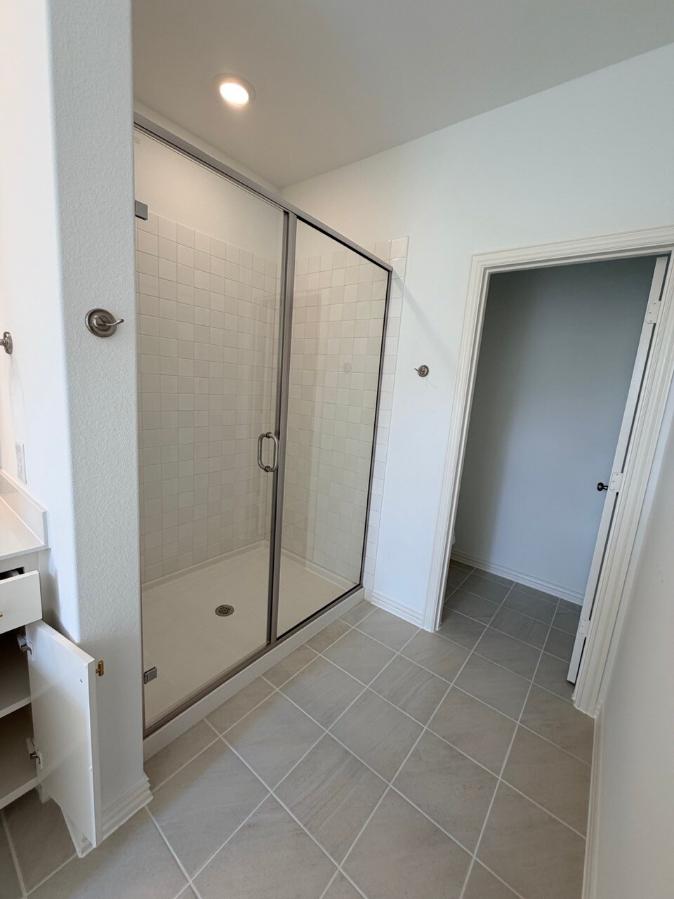 Master bath shower stall - 4809 Lunker St