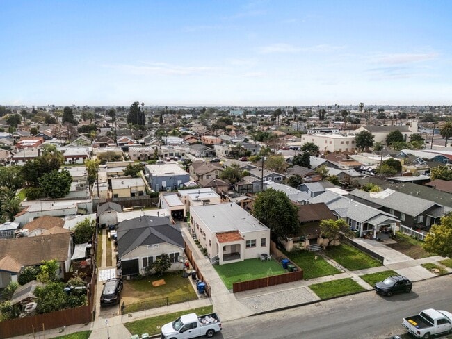 Building Photo - 1510 W 52nd St