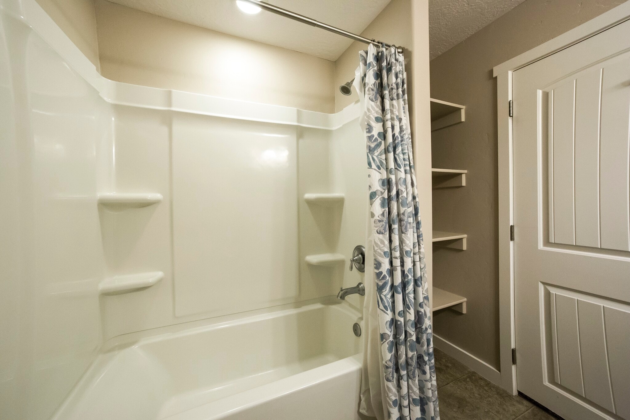 Building Photo - 2666 W Cottonwood Dr