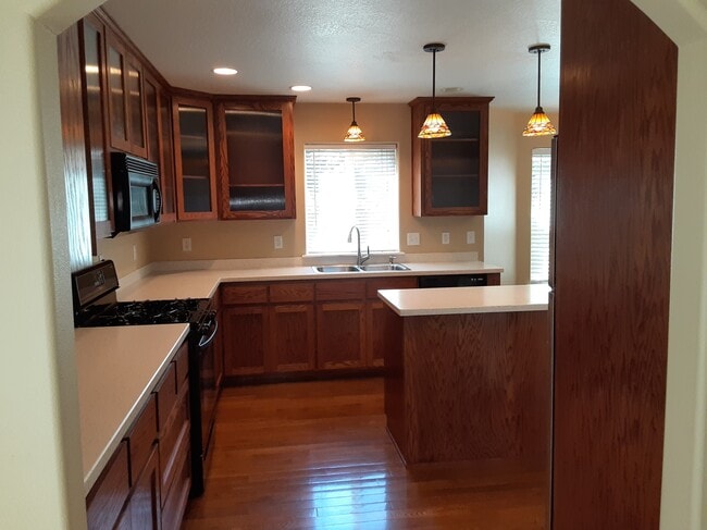 Building Photo - 657 Spring Valley Dr