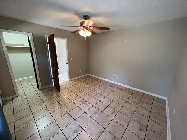 Building Photo - Gulf Breeze - Green Briar Estates - 1 bedroom, 1 bathroom