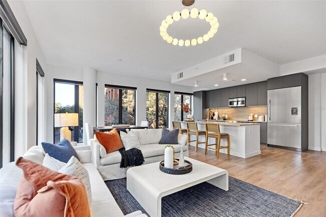 Building Photo - 1991 Main St