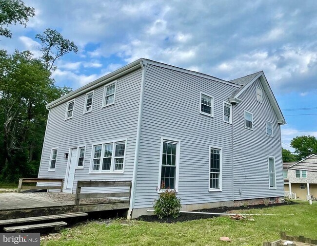 Building Photo - 471 N Elmwood Rd