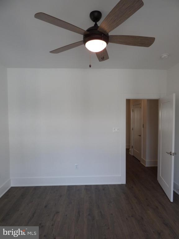 Building Photo - 11360 Emerald Park Rd