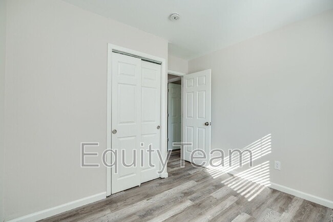 Building Photo - 9609 Helmsley Way