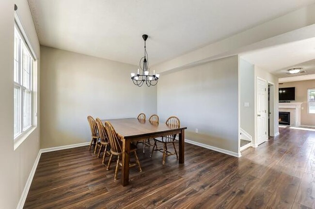 Building Photo - 6995 Hearthwood Dr