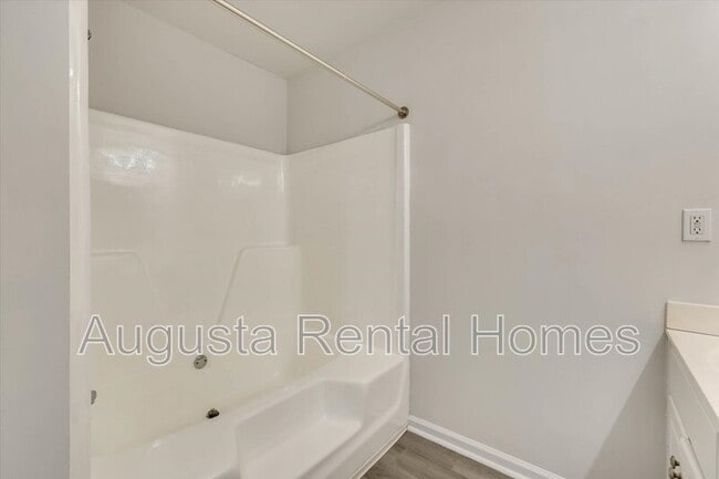 Building Photo - 2824 Cranbrook Dr