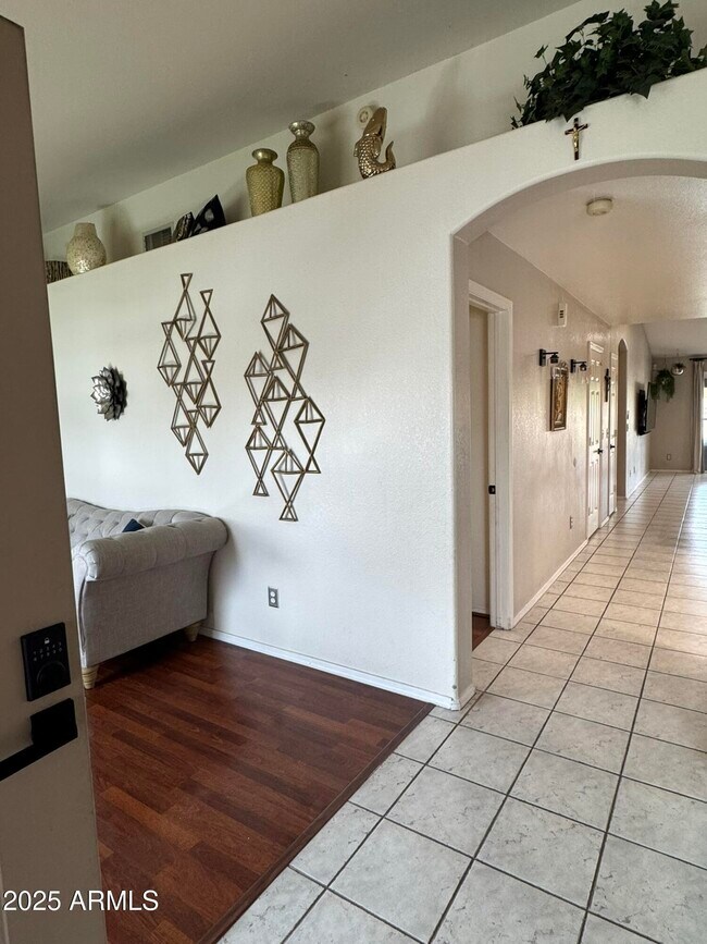 Building Photo - 820 N Owl Dr