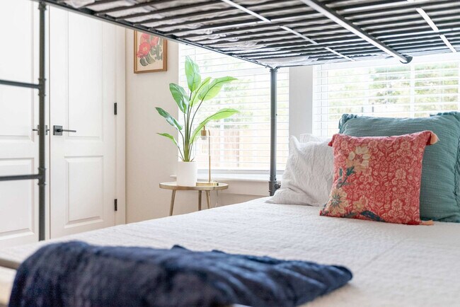 Building Photo - 8902 Feather Hill Rd