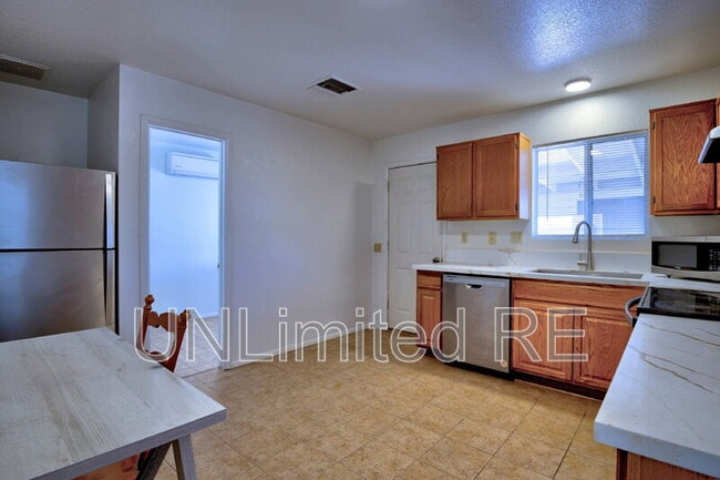 Building Photo - 37339 Buckskin Cir