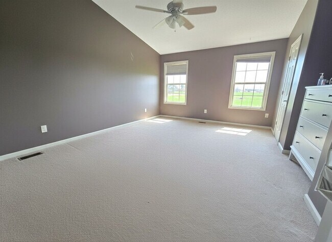 Building Photo - 3 Bedroom Duplex in Normal!