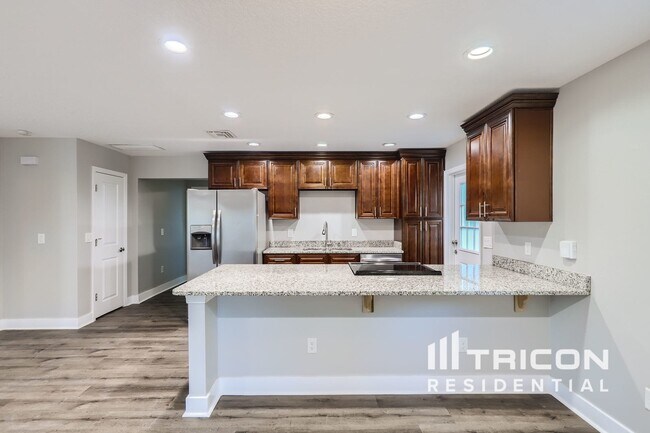 Building Photo - 667 Encino Way