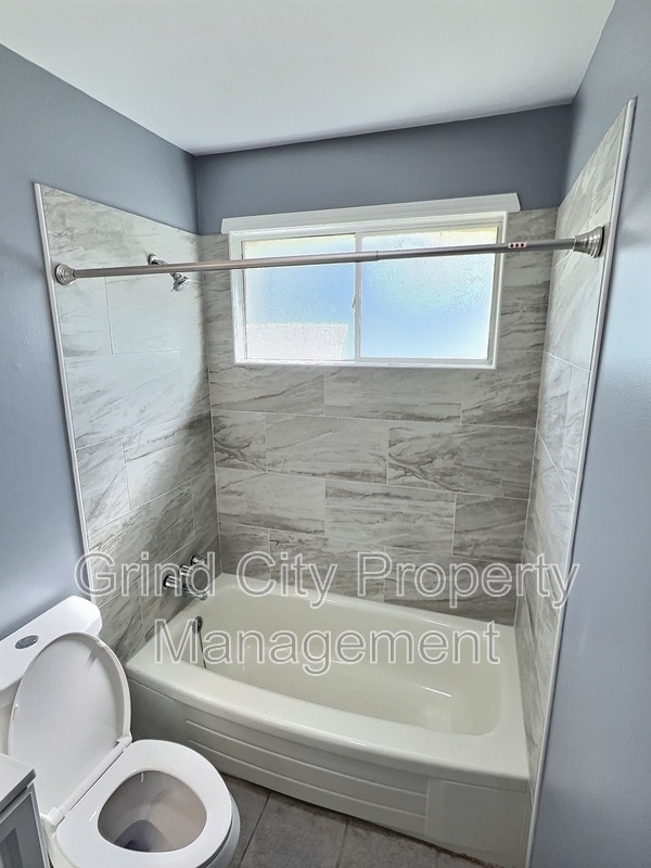 Building Photo - 395 Fairhope Rd