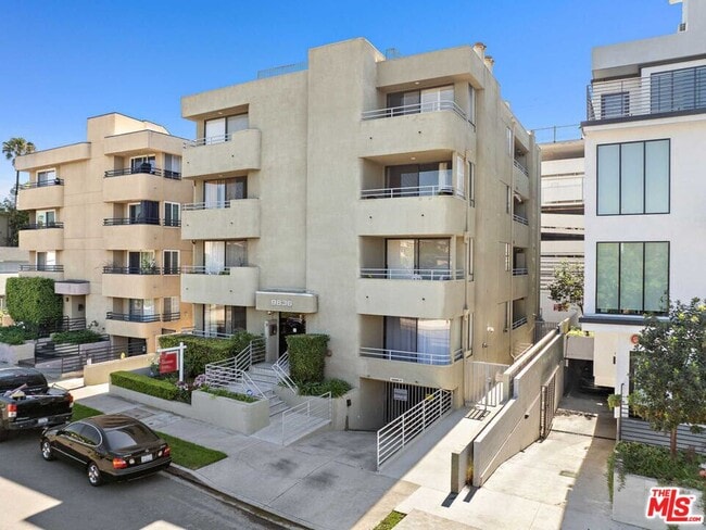 Building Photo - 9836 Vidor Dr