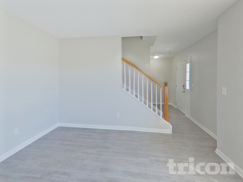 Building Photo - 5 High Glen Ct