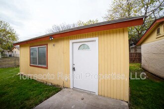 Building Photo - 309 Royal Dr