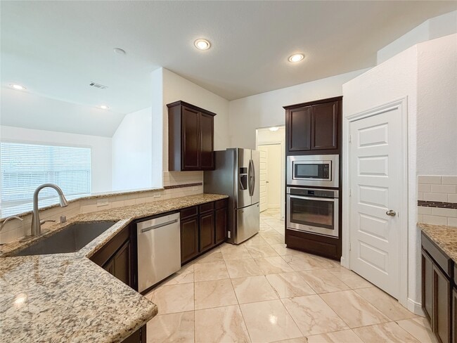 Building Photo - 18126 Golden Falls Ln