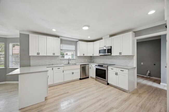 Building Photo - 553 Cane River Ln
