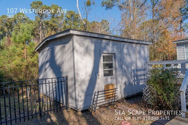 Building Photo - *STUDENTS WELCOME* Updated 3Bd/2Ba Home ne...