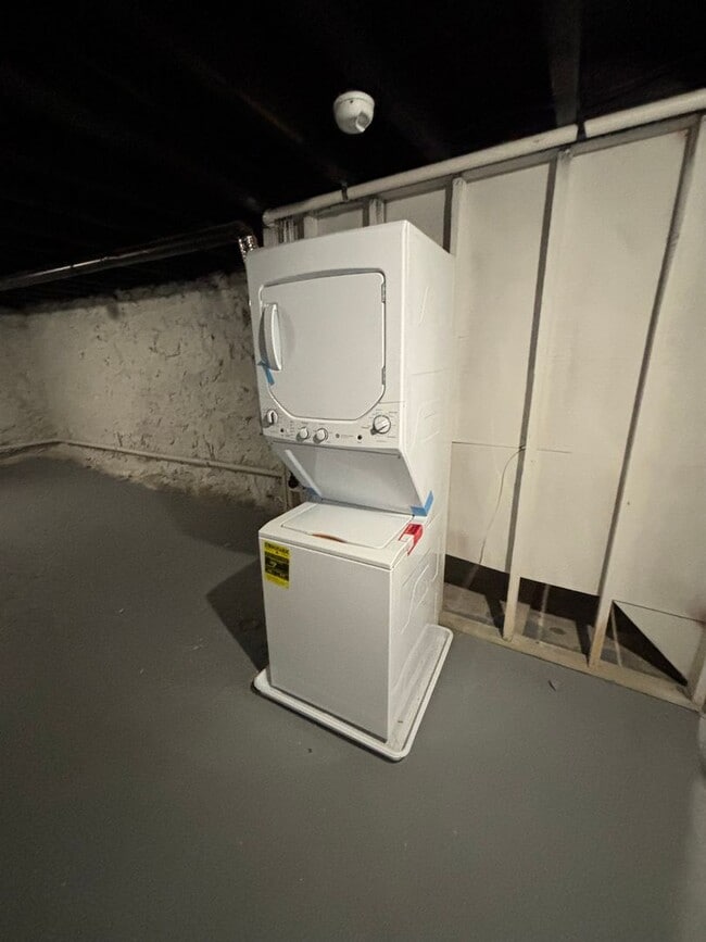 Building Photo - Newly Renovated 4BR/2BA Family Home in Win...