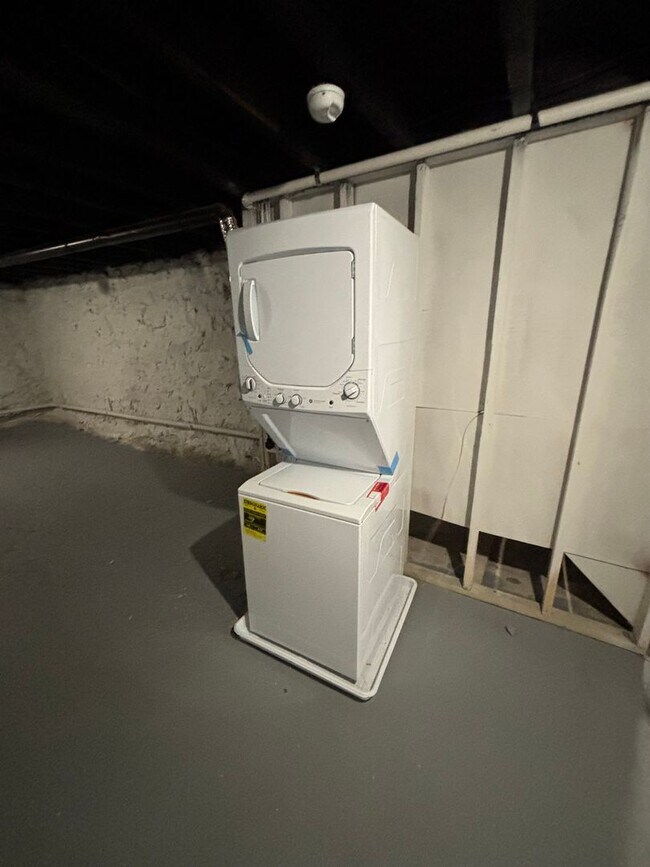 Building Photo - Newly Renovated 4BR/2BA Family Home in Winchester – Modern Kitchen & More