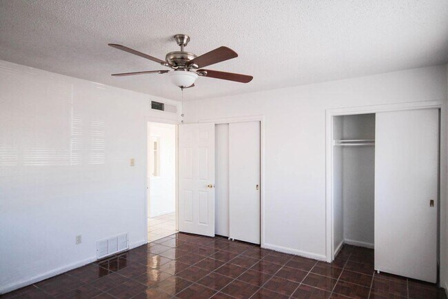 Building Photo - 209 San Saba Rd