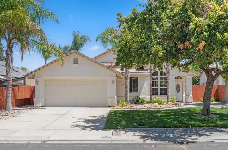 Primary Photo - 747 Chenin Blanc Dr