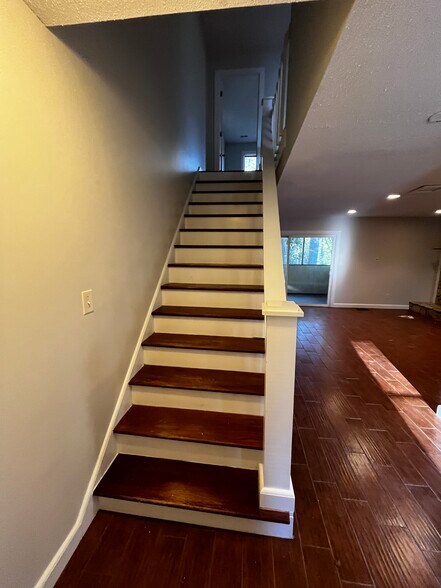 Building Photo - 129 Greengate Court
