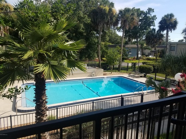 Building Photo - 2043 Dunsford Terrace