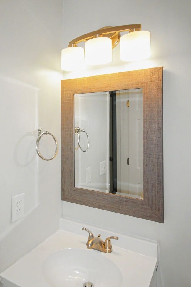 Building Photo - Beautifully Updated Ranch Home