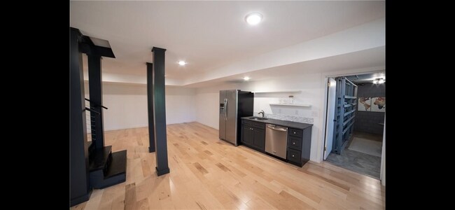 Building Photo - 414 Shorecrest Dr