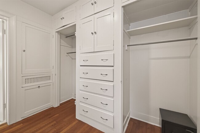 Building Photo - 7128 Staffordshire Blvd