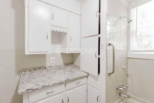 Building Photo - NOW OFFERING 1/2 MONTH FREE IF LEASE SIGNE...