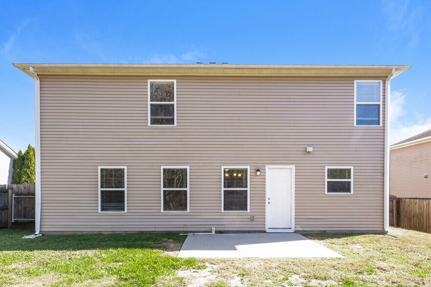 Building Photo - 2705 Sutherland Dr