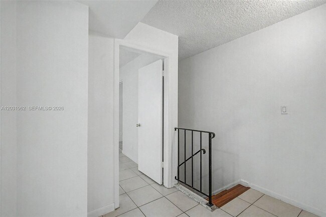 Building Photo - 3764 SW 60th Terrace