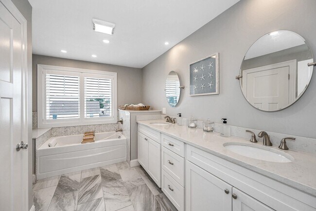 Building Photo - 352 Portsmouth Ave