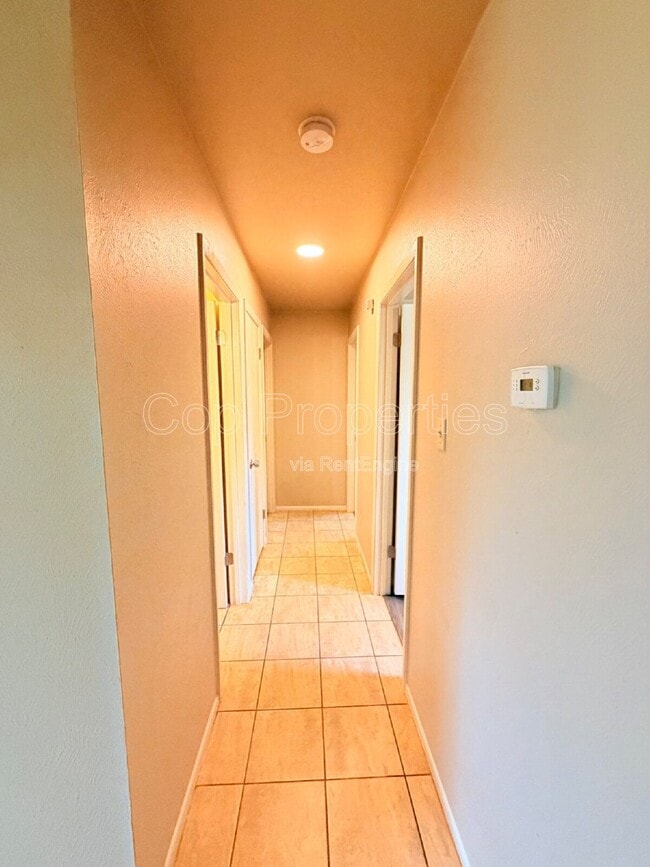 Building Photo - 9319 Cliff Point Dr