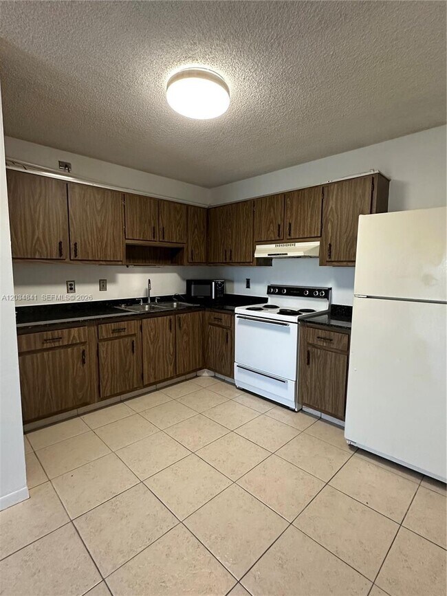 Building Photo - 3490 La Jardin Ct