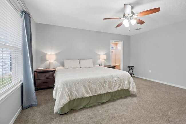 Building Photo - "Charming Pet Friendly 4-Bed Oasis in South Crestview with $500.00 Off First Full Months Rent!"