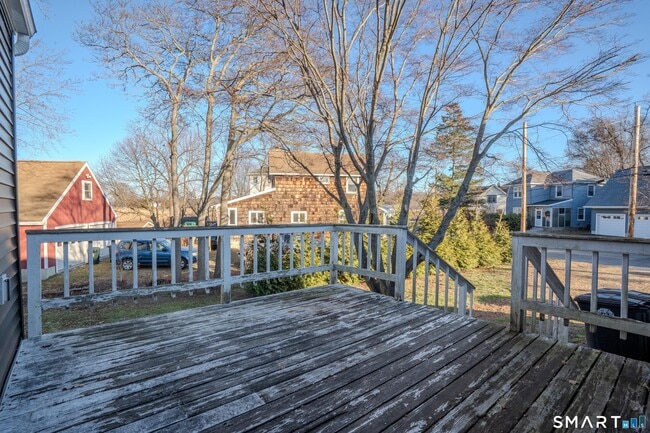 Building Photo - 348 Buckingham Ave