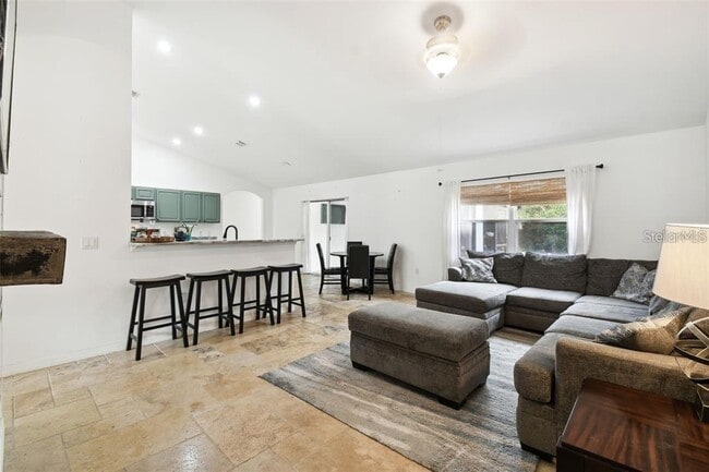 Building Photo - 199 Pine St