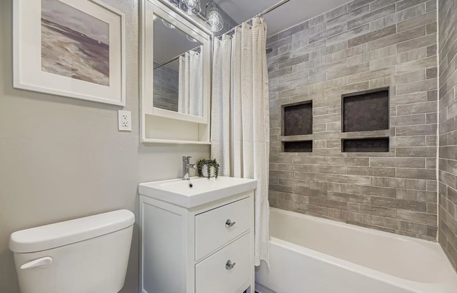 Building Photo - 3040 S Forest St