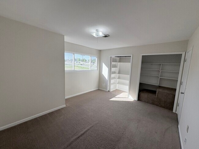 Building Photo - 240 Jamil Rd