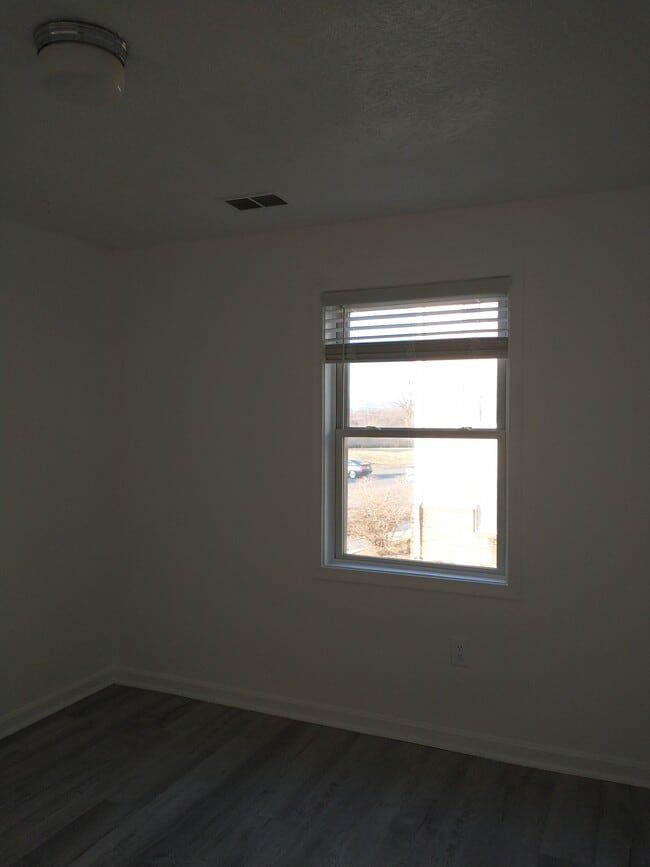 Building Photo - 1288 S Ox Rd