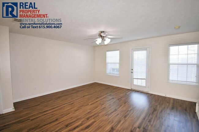 Building Photo - Beautiful Smyrna townhome less than 1 mile...