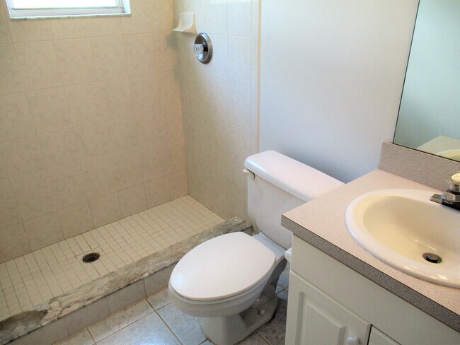 Building Photo - TIERRA VERDE - Updated Unfurn. Annual - 3 ...