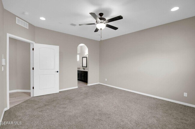 Building Photo - 871 Maple Park Ave